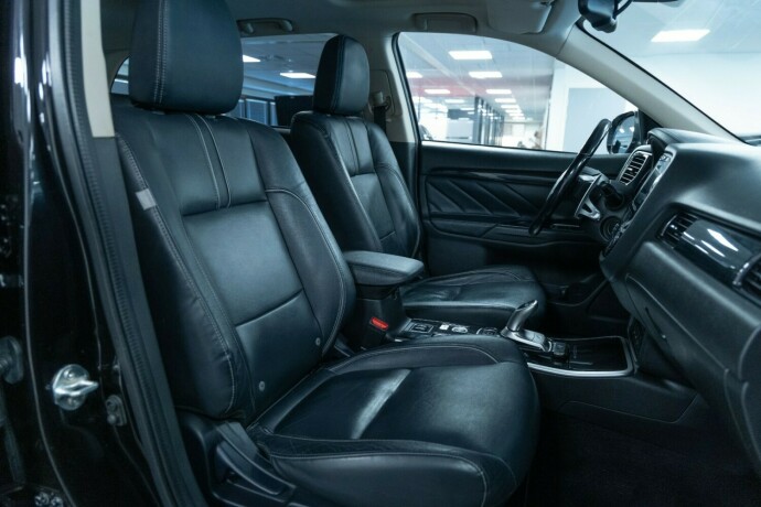 mitsubishi-outlander-elektrisitetbensin-2016-big-9