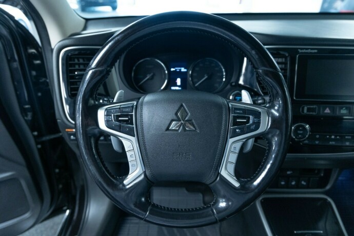 mitsubishi-outlander-elektrisitetbensin-2016-big-10