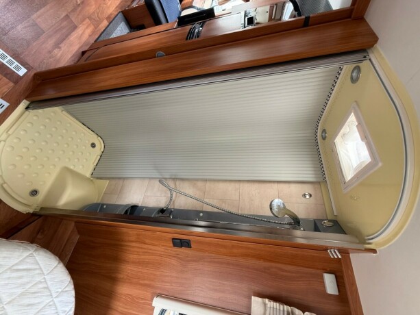 dethleffs-i7150-queensbed-senkeseng-fremme-alde-ac-i-bodel-skinn-stort-kj248leskap-stekeovn-diesel-2012-big-61
