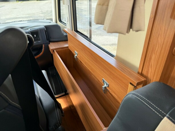 dethleffs-i7150-queensbed-senkeseng-fremme-alde-ac-i-bodel-skinn-stort-kj248leskap-stekeovn-diesel-2012-big-14