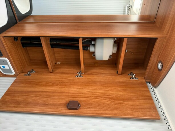 dethleffs-i7150-queensbed-senkeseng-fremme-alde-ac-i-bodel-skinn-stort-kj248leskap-stekeovn-diesel-2012-big-54