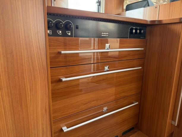dethleffs-i7150-queensbed-senkeseng-fremme-alde-ac-i-bodel-skinn-stort-kj248leskap-stekeovn-diesel-2012-big-36