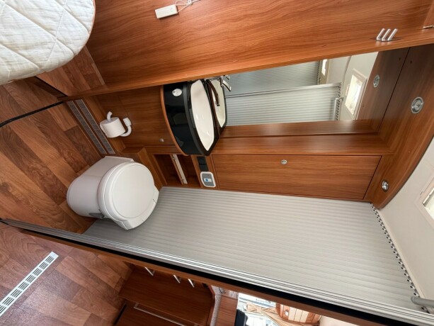 dethleffs-i7150-queensbed-senkeseng-fremme-alde-ac-i-bodel-skinn-stort-kj248leskap-stekeovn-diesel-2012-big-53