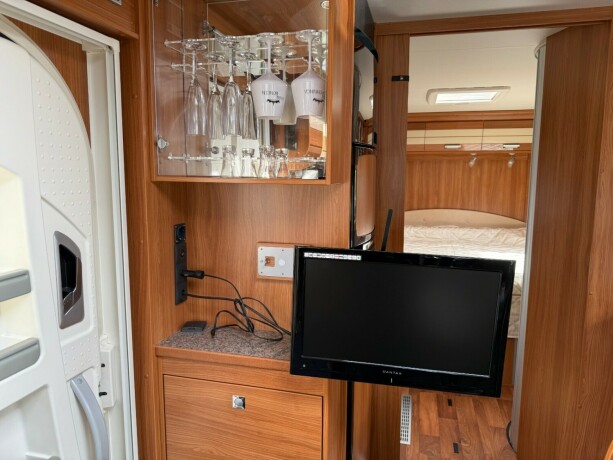 dethleffs-i7150-queensbed-senkeseng-fremme-alde-ac-i-bodel-skinn-stort-kj248leskap-stekeovn-diesel-2012-big-28