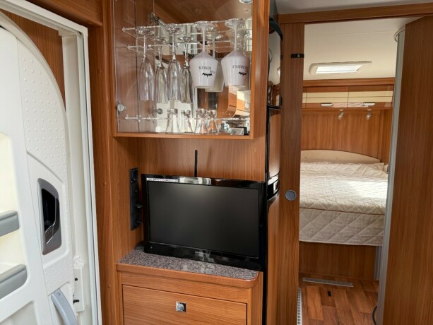 dethleffs-i7150-queensbed-senkeseng-fremme-alde-ac-i-bodel-skinn-stort-kj248leskap-stekeovn-diesel-2012-big-27