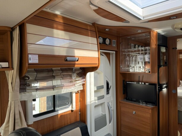 dethleffs-i7150-queensbed-senkeseng-fremme-alde-ac-i-bodel-skinn-stort-kj248leskap-stekeovn-diesel-2012-big-22