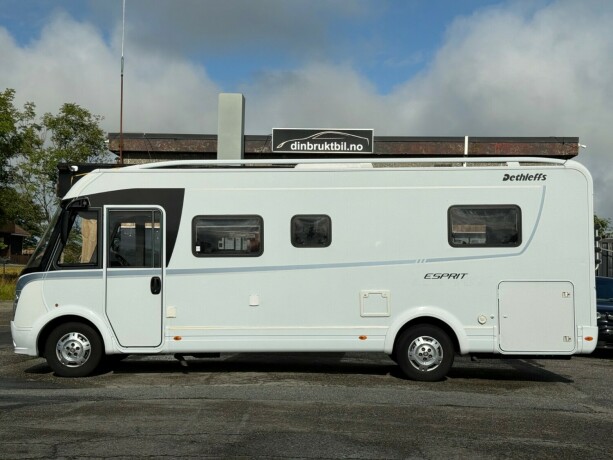 dethleffs-i7150-queensbed-senkeseng-fremme-alde-ac-i-bodel-skinn-stort-kj248leskap-stekeovn-diesel-2012-big-2