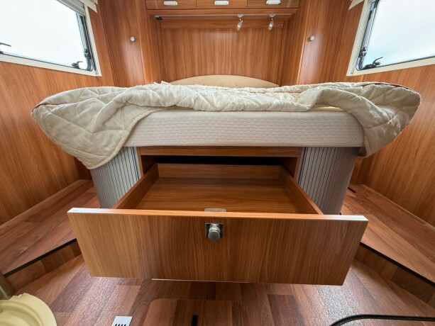 dethleffs-i7150-queensbed-senkeseng-fremme-alde-ac-i-bodel-skinn-stort-kj248leskap-stekeovn-diesel-2012-big-74