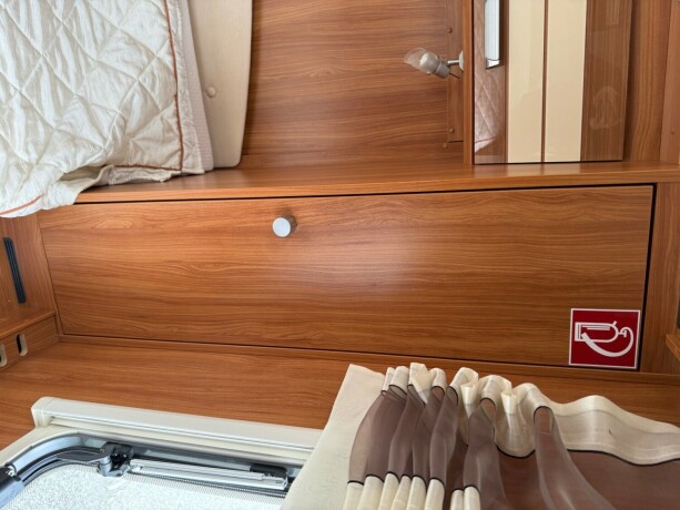 dethleffs-i7150-queensbed-senkeseng-fremme-alde-ac-i-bodel-skinn-stort-kj248leskap-stekeovn-diesel-2012-big-68