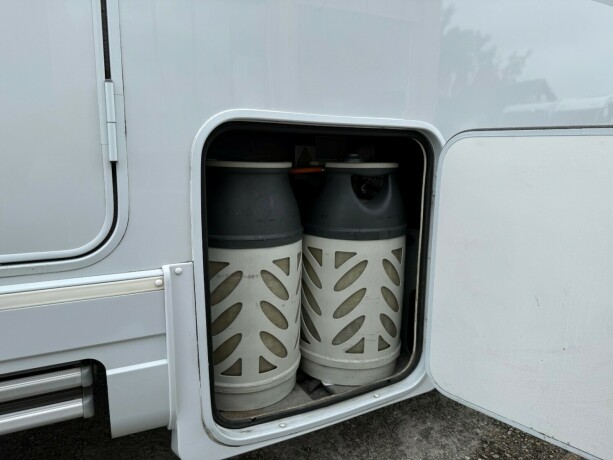 dethleffs-i7150-queensbed-senkeseng-fremme-alde-ac-i-bodel-skinn-stort-kj248leskap-stekeovn-diesel-2012-big-87