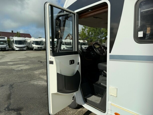 dethleffs-i7150-queensbed-senkeseng-fremme-alde-ac-i-bodel-skinn-stort-kj248leskap-stekeovn-diesel-2012-big-8