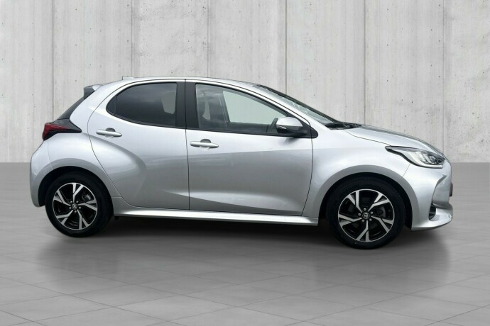toyota-yaris-elektrisitetbensin-2024-big-2