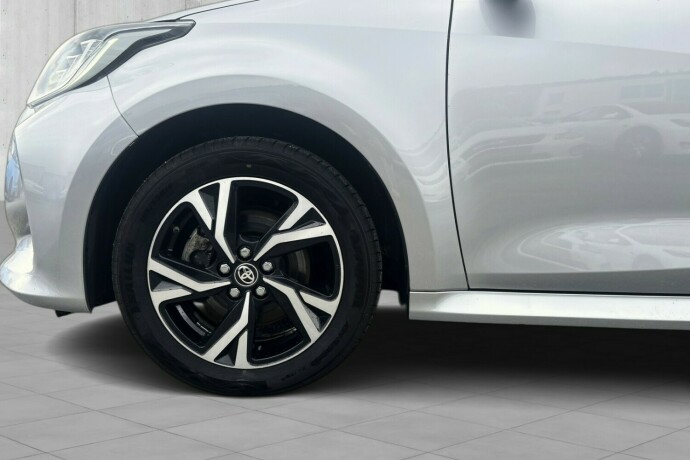 toyota-yaris-elektrisitetbensin-2024-big-6