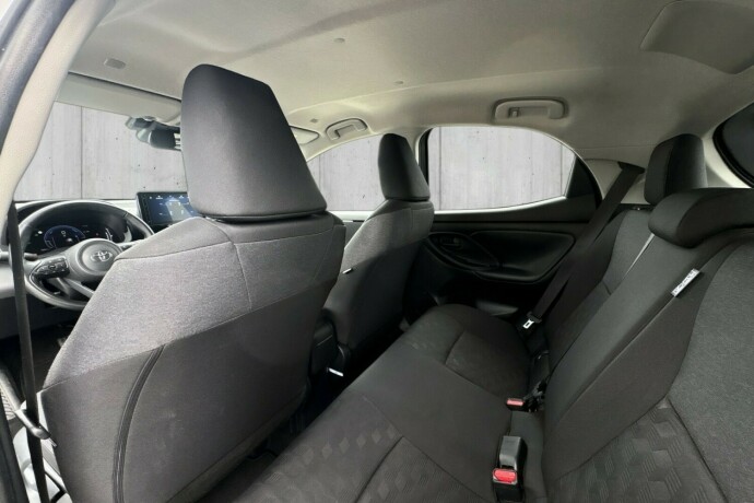 toyota-yaris-elektrisitetbensin-2024-big-15