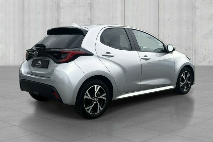 toyota-yaris-elektrisitetbensin-2024-big-7