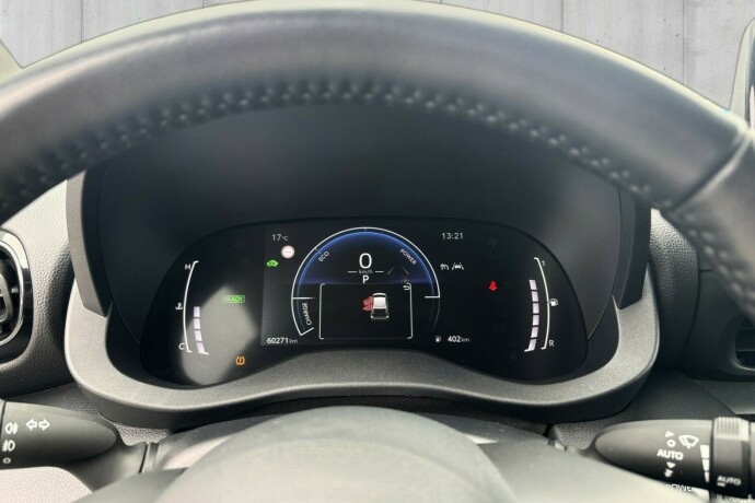 toyota-yaris-elektrisitetbensin-2024-big-13