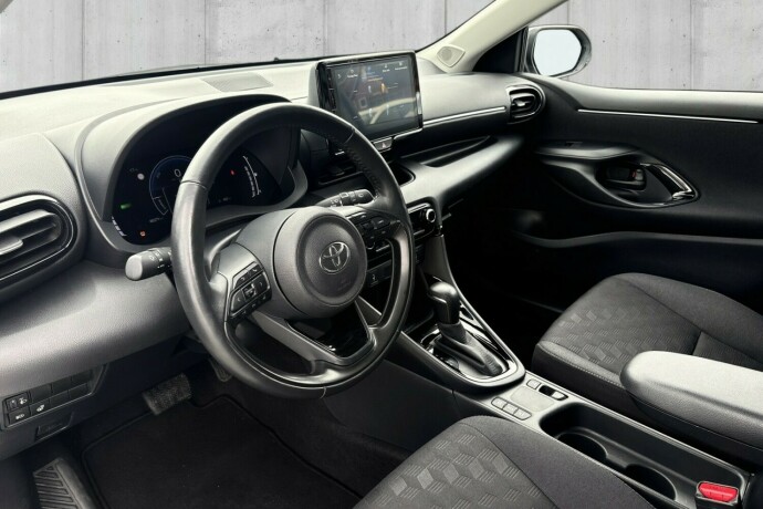 toyota-yaris-elektrisitetbensin-2024-big-11