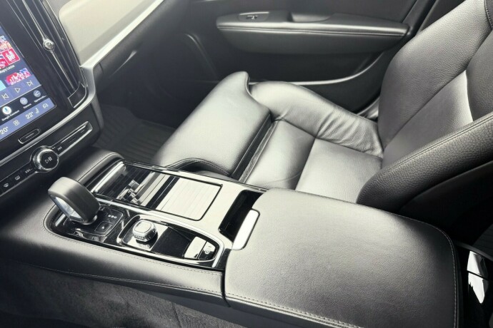volvo-v90-elektrisitetbensin-2023-big-23