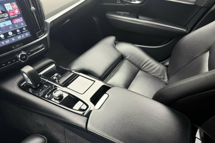 volvo-v90-elektrisitetbensin-2023-big-22