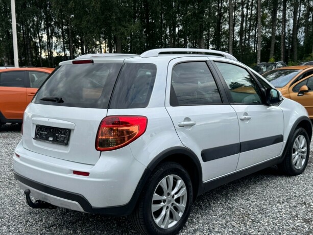 suzuki-sx4-bensin-2015-big-4