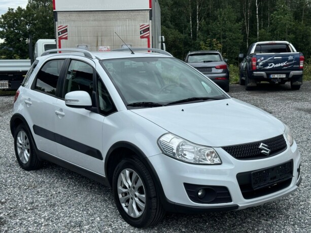 suzuki-sx4-bensin-2015-big-6