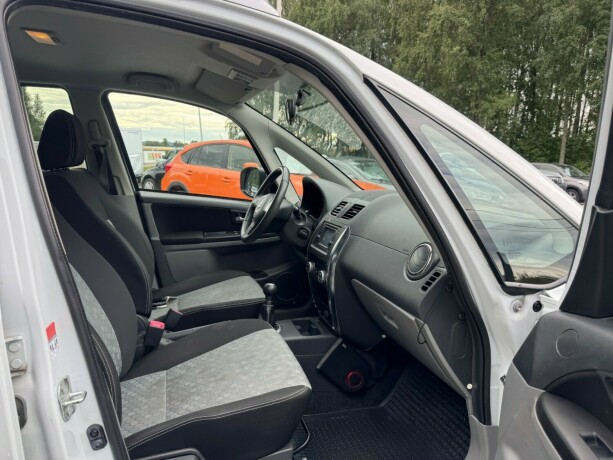 suzuki-sx4-bensin-2015-big-11