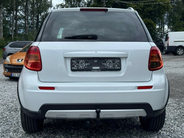 suzuki-sx4-bensin-2015-big-3