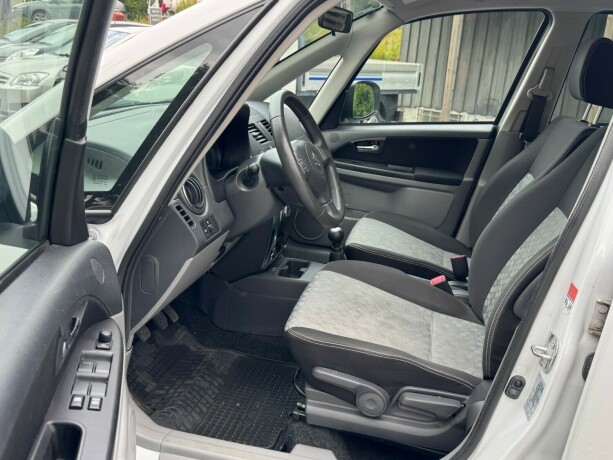 suzuki-sx4-bensin-2015-big-8