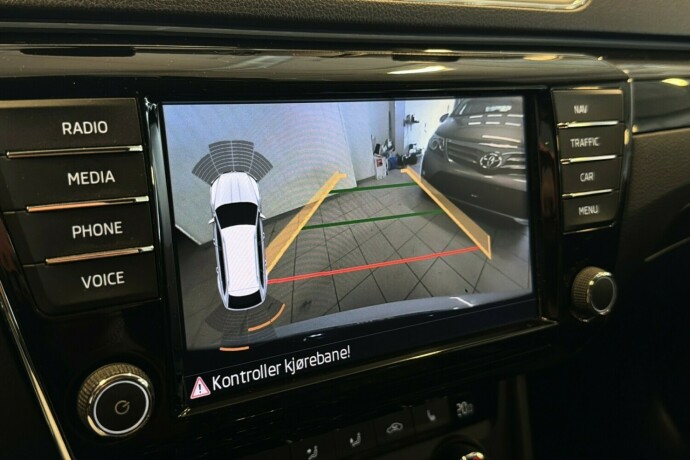 skoda-superb-diesel-2016-big-18