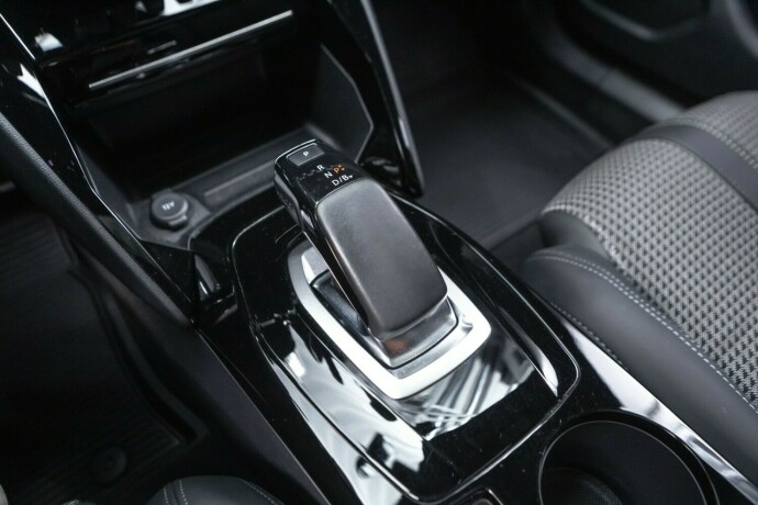 peugeot-e-2008-elektrisitet-2021-big-17