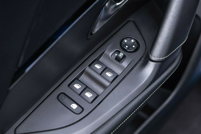 peugeot-e-2008-elektrisitet-2021-big-18