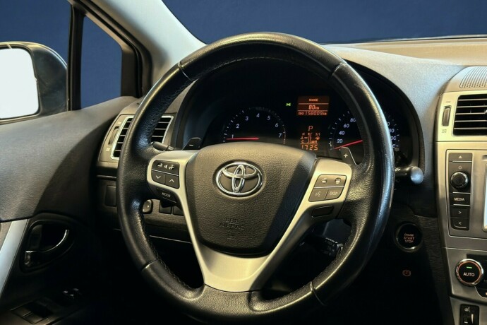 toyota-avensis-bensin-2015-big-15