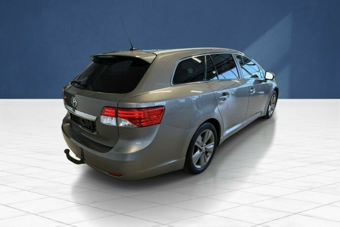 toyota-avensis-bensin-2015-big-2