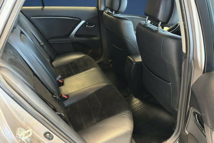 toyota-avensis-bensin-2015-big-12