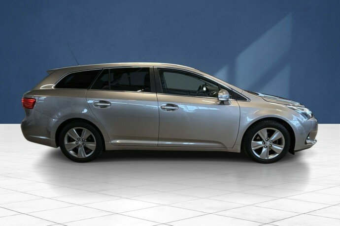 toyota-avensis-bensin-2015-big-1
