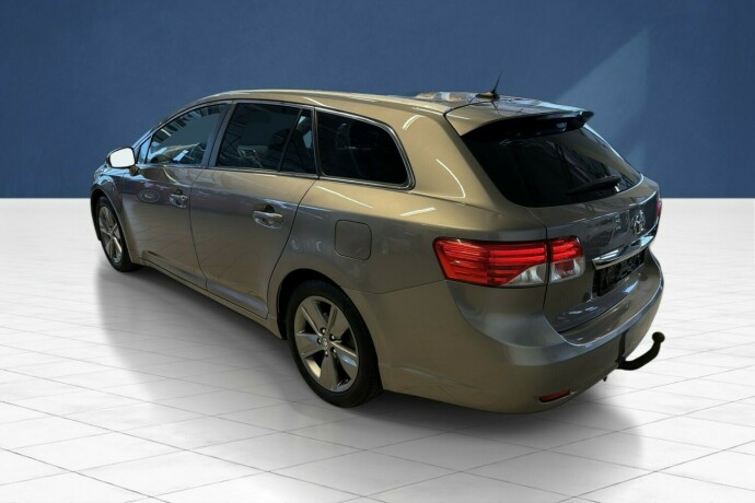 toyota-avensis-bensin-2015-big-4