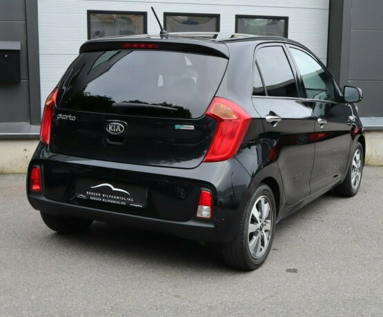 kia-picanto-bensin-2017-big-3