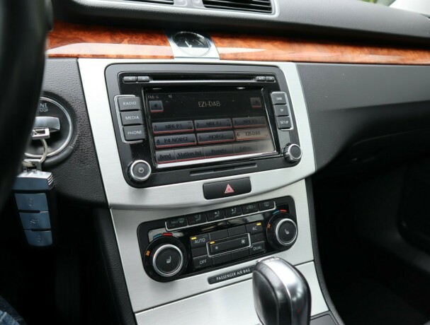 volkswagen-passat-diesel-2011-big-13