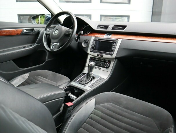 volkswagen-passat-diesel-2011-big-9