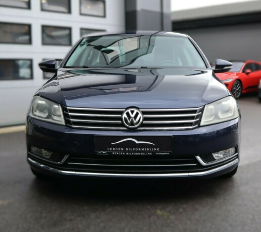 volkswagen-passat-diesel-2011-big-4