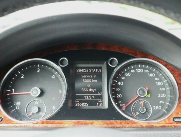 volkswagen-passat-diesel-2011-big-18