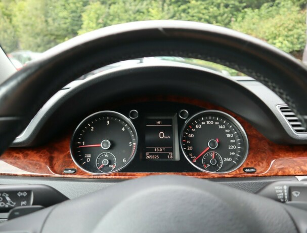 volkswagen-passat-diesel-2011-big-19