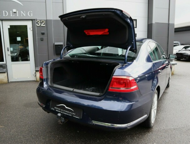volkswagen-passat-diesel-2011-big-16
