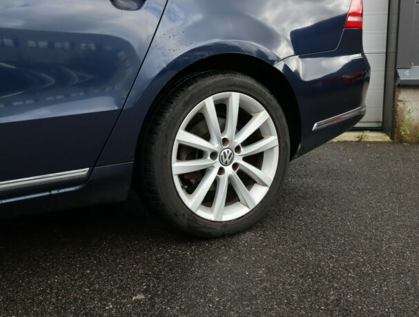 volkswagen-passat-diesel-2011-big-15