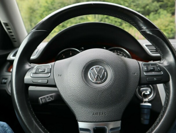 volkswagen-passat-diesel-2011-big-11