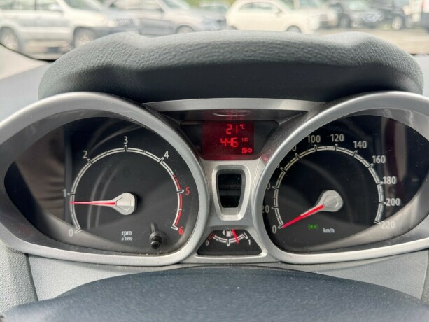 ford-fiesta-diesel-2010-big-16