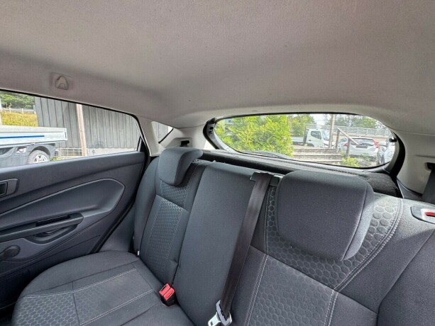 ford-fiesta-diesel-2010-big-11