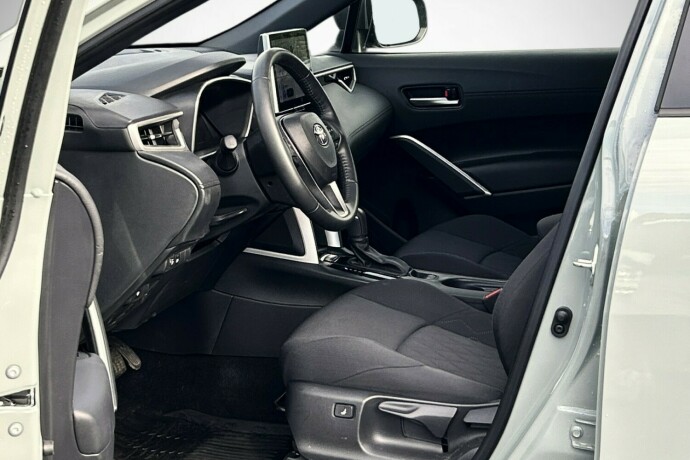 toyota-corolla-cross-elektrisitetbensin-2024-big-10