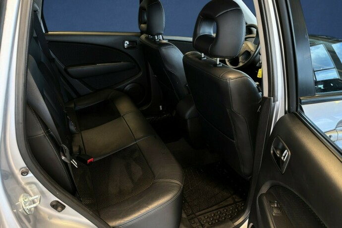 mitsubishi-outlander-bensin-2007-big-13