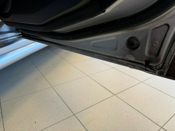 mitsubishi-outlander-bensin-2007-big-21